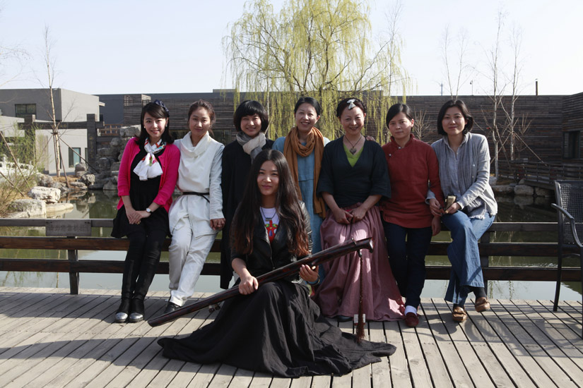 王鹏老师在工作室讲授古琴鉴赏课